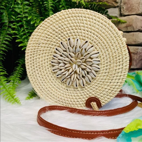 Hand Woven Shell Crossbody - Picture 2 of 10